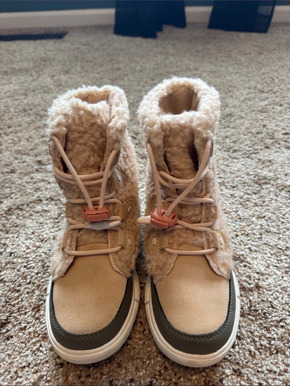 EUC - SOREL- Size 1 - Faux Shearling Winter Boots in Beige